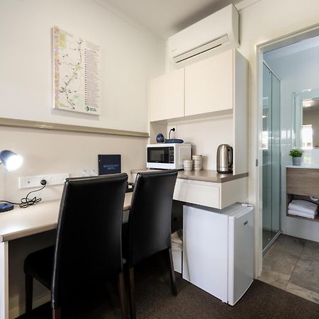 Granite Belt Motel Станторп Экстерьер фото