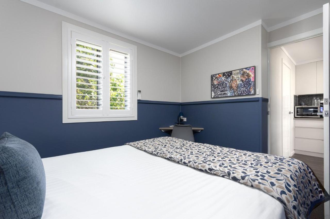 Granite Belt Motel Станторп Экстерьер фото