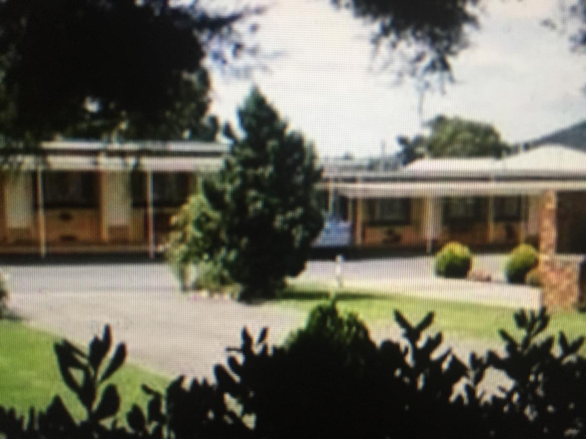 Granite Belt Motel Станторп Экстерьер фото