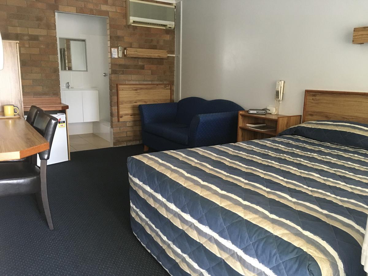 Granite Belt Motel Станторп Экстерьер фото