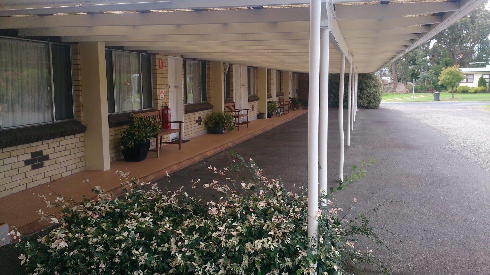 Granite Belt Motel Станторп Экстерьер фото